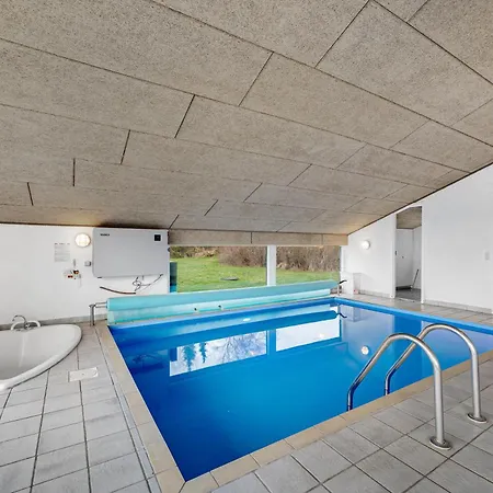 Beautiful In With Sauna, Swimming Pool And Wifi Holiday home *